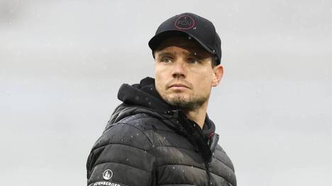 Der 1. FC Nürnberg hat sich von Trainer Robert Klauß getrennt. Wie der Zweitligist mitteilte, wurde der 37-Jährige am späten Sonntagabend von seinen Aufgaben als Cheftrainer entbunden. 