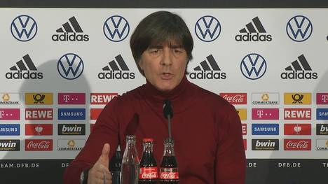 Bundestrainer Joachim Löw äußert sich zum ersten Mal seit der Spanien-Pleite zur Krise beim DFB und stellt sich der Kritik an seiner Person.
