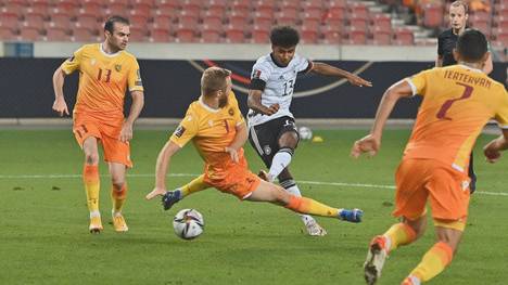 Karim Adeyemi trifft gleich bei seinem DFB-Debüt gegen Armenien. Der Shootingstar überzeugt aktuell mit einer Traumquote - konnte sich aber einst beim FC Bayern nicht durchsetzen.