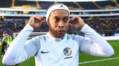 Ronaldinho hat bei Twitter eine emotionale Nachricht veröffentlicht, in der er sich an seine Anhänger wendet. 
