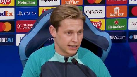 Vor dem Spiel gegen Napoli holt Barca-Star Frenkie de Jong zu einem Rundumschlag gegen die spanische Presse aus - und reagiert unter anderem auf Gerüchte über die Höhe seines Gehalts.