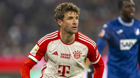 Thomas Müller schreibt den BVB mit Blick auf die Titelentscheidung in der Bundesliga ab. Der Superstar des FC Bayern hofft außerdem auf einen Ausrutscher von Bayer Leverkusen.