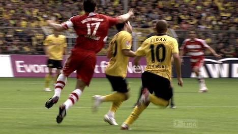 Mark van Bommel gilt als der "aggressive leader" im Team des FC Bayern. Doch der Kapitän ist stehts am Rande eines Platzverweises durch teils grobe Unsportlichkeiten.