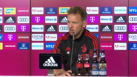 Bayern-Trainer Julian Nagelsmann verrät auf der Pressekonferenz, dass Noussair Mazraoui, nach seiner starken Leistung gegen Barcelona morgen für die Startelf in Augsburg gesetzt ist. 