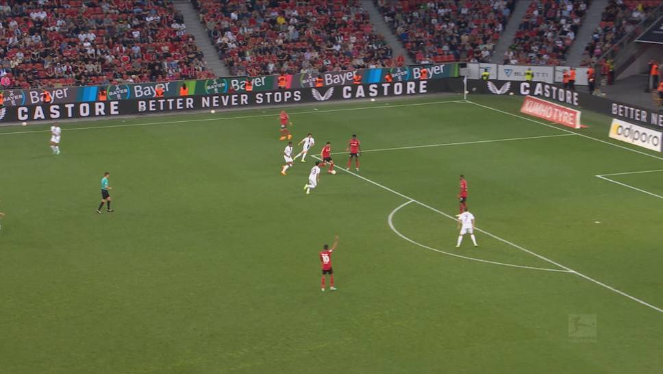 Bayer Leverkusen verspielt gegen Gladbach eine Zwei-Tore-Führung. Die Werkself lädt die Fohlen zum Toreschießen regelrecht ein.