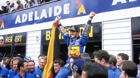 Am 13. November 1994 gewann der noch junge Michael Schumacher in Adelaide die F1-Weltmeisterschaft als erster deutscher Fahrer in der Geschichte. Der Beginn einer Legende, die die Formel 1 auf ein neues Level brachte.