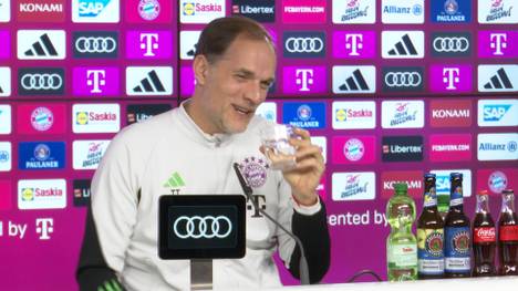 Bayern-Trainer Thomas Tuchel mus aufgrund einer Frage auf der Pressekonferenz vor dem Spiel gegen Union Berlin lachen.