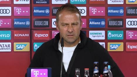 Hansi Flick wird vor dem Bundesligaspiel gegen Hertha zum offenbar feststehenden Wechsel von Marc Roca gefragt. Mit diesem Thema will sich der FCB-Coach allerdings nicht beschäftigen.