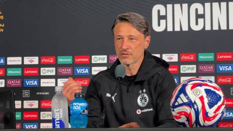 Angesprochen auf die hohen Temperaturen bei der Klub-WM in den USA gibt BVB-Trainer Niko Kovac Einblicke wie die Dortmunder mit der Hitze umgehen und bezieht sich auf die Methoden des DFB-Team 2014. 