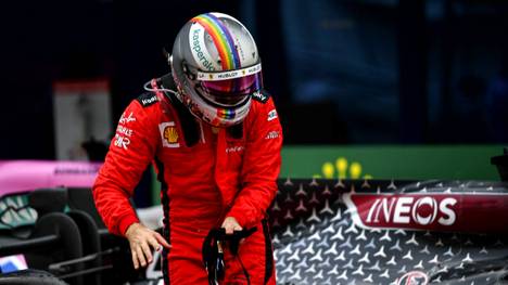 Ein speziell angefertigter Helm, den Sebastian Vettel in zwei seiner letzten Rennen für Ferrari getragen hatte, wurde nur für teures Geld versteigert.