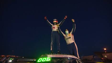 Im letzten Nachtrennen der Saison sichern sich Gabriele Piana und Michael Schrey den Meisterschaftstitel in der ADAC GT4 Germany.