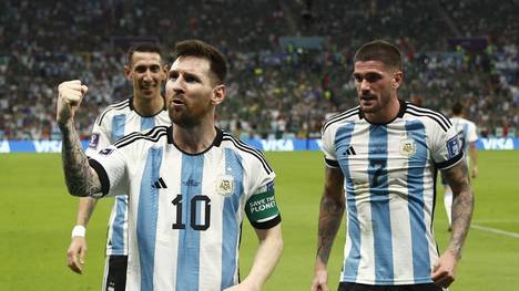 Argentinien hat durch den 2:0-Sieg über Mexiko gute Chancen auf das Achtelfinale. Für die Albiceleste trafen Lionel Messi und Enzo Fernandez.