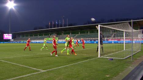 Der deutsche Frauenfußball-Meister VfL Wolfsburg steht erneut vor dem Einzug ins Champions-League-Viertelfinale. Die Vorjahresfinalistinnen gewannen ihr Achtelfinal-Hinspiel gegen Lilleström SK mit 2:0.