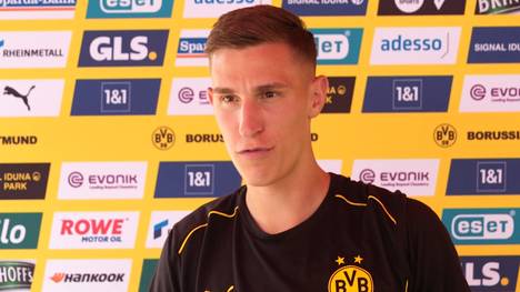 Nico Schlotterbeck äußert sich im Rahmen einer Pressekonferenz aus der Schweiz (BVB-Trainingslager) zum Konkurrenzkampf auf seiner Position und seiner neuen Rolle durch die Abgänge von Marco Reus und Mats Hummels