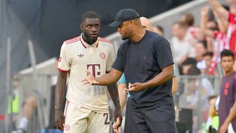 Bayern-Verteidiger Dayot Upamecano verrät, wie er die ersten Wochen unter Trainer Vincent Kompany erlebt hat.