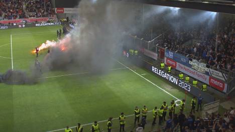 Das Relegations-Hinspiel zur 2. Bundesliga wurde überschattet von massiven Ausschreitungen im Bielefeld-Block. Mehrere Feuerwerkskörper flogen auf den Platz, die Partie musste 21 Minuten unterbrochen werden. 