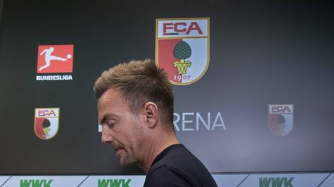 Der FC Augsburg hat sich nach nicht einmal eineinhalb Jahren von Trainer Enrico Maaßen getrennt. Die bairischen Schwaben taumeln bisher durch die Saison. Keine idealen Voraussetzungen für einen potenziellen Nachfolger. 