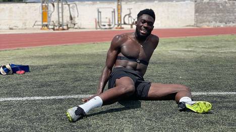 Die beiden Bayern-Stars Jamal Musiala und Alphonso Davies halten sich in der Sommerpause auf Mykonos durch hartes Training fit. 