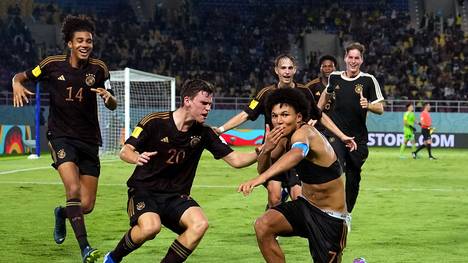 Die deutsche U17 Nationalmannschaft gewann das Viertelfinale gegen die überlegenden Spanier mit 1:0. Wenige Tage nach der Partie äußert sich Nationalspieler und Barca-Juwel Noah Darvich zum Weiterkommen.
