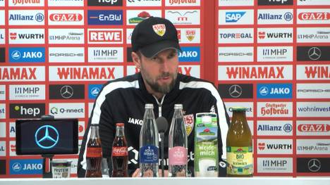 Stuttgart-Trainer Sebastian Hoeneß spricht auf der Pressekonferenz über VfB-Torjäger Deniz Undav.