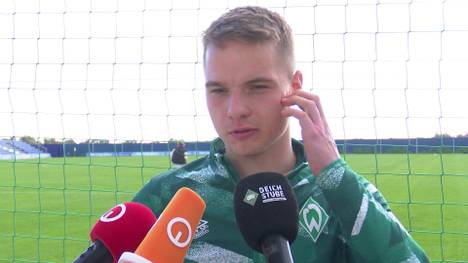 Werder-Profi Niklas Schmidt offenbart im Trainingslager der Bremer mentale Probleme und zieht dabei einen Vergleich mit Benjamin Pavard. 