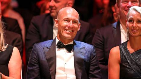 Im Sommer 2019 hat Arjen Robben eigentlich seine Karriere beendet. Doch die FCB-Legende verriet jetzt, dass er an ein Comeback dachte.