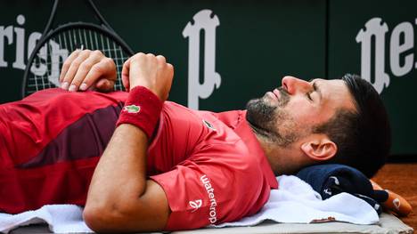 Carlos Alcaraz spricht über Novak Djokovic, der das Viertelfinale der French Open wegen einer Verletzung im rechten Knie absagen musste - und zeigt sich äußerst überrascht.