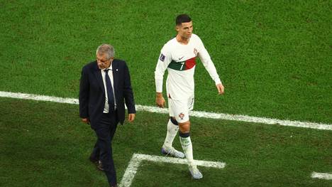 Nach der Reaktion über seine Auswechslung wird Cristiano Ronaldo von Portugal Trainer Fernando Santos kritisiert