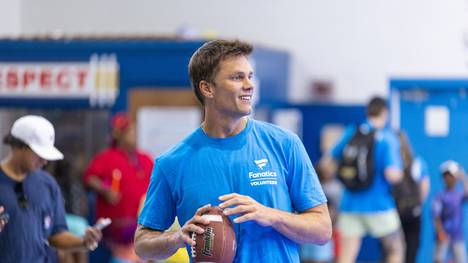 American-Football-Legende Tom Brady steigt beim englischen Zweitligisten Birmingham City als Anteilseigner ein. Der siebenmalige Super-Bowl-Champion soll mit dem Vorstand des Klubs zusammenarbeiten.