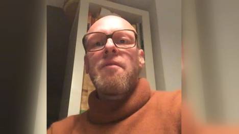 Yves Eigenrauch spielte in seiner Karriere nur für S04 und war einer der legendären "Eurofighter". Im SPORT1-Interview spricht der 49-Jährige über den Niedergang auf Schalke.