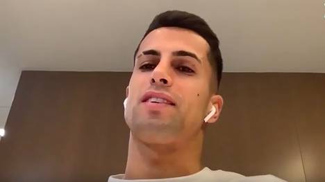 Der ehemalige Bayern-Profi Joao Cancelo spielt seit Sommer beim FC Barcelona. Der Portugiese erklärt, wer seine Idole waren - und welches für ihn die beste Mannschaft aller Zeiten ist.