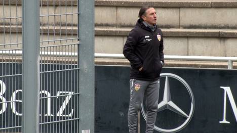 Bruno Labbadia droht das Aus beim VfB Stuttgart. Der Sportdirektor kündigt eine Analyse an, ein Nachfolger wird bereits gehandelt. Am Sonntag leitet Labbadia aber das Training.