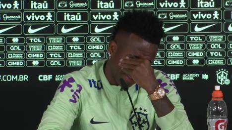 Der brasilianische Nationalspieler Vinicius Jr. ist am Montag auf einer Pressekonferenz in Tränen ausgebrochen.