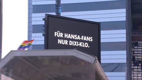 Beim letzten Duell auf St. Pauli zerstörten Fans des FC Hansa Rostock die sanitären Anlagen. Der Kiezklub reagiert mit einem eigens produzierten "Dixi-Klo"-Song.