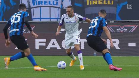 Italiens Vize-Meister Inter Mailand kann in den Schlussminuten eine Niederlage gegen den AC Florenz abwehren. Unter den Fiorentina-Spielern glänzte vor allem Ex-Bayern-Star Franck Ribéry. 