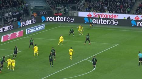 Niklas Süle ist eigentlich als robuster Verteidiger bekannt, doch gegen Borussia Mönchengladbach zeigt er sich als Techniker und überrascht mit einem kuriosen Dribbling. 