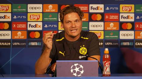 Dortmund-Trainer Edin Terzic stichelt vor dem CL-Match auf der Pressekonferenz gegen den Übersetzer - er habe sich nicht genug konzentriert. 