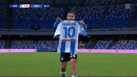 Die SSC Neapel spielt zu Ehren des verstorbenen argentinischen Klub-Idols Diego Maradona mit einem Sondertrikot gegen die AS Rom - und feiert einen klaren Sieg.
