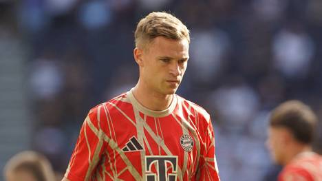 Joshua Kimmich agiert gegen Tottenham Hotspur wieder im zentralen Mittelfeld. FCB-Sportvorstand Max Eberl bestätigt, dass der 29-Jährige dort auch in Zukunft spielen soll.