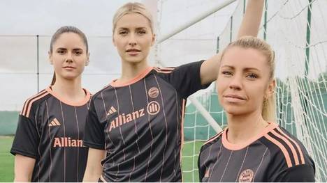 Die FC Bayern Frauen laufen erstmals in 54 Jahren Vereinsgeschichte in einem exklusiv für sie designten Trikot auf. Ein Statement von Frauen für Frauen und ein echter Meilenstein. 