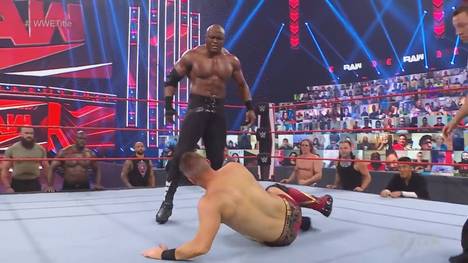 Die Regentschaft von The Miz währte nur acht Tage: Bei WWE Monday Night RAW nimmt Bobby Lashley dem "A-Lister" den Titel ab - nachdem ein Fluchtversuch des bisherigen Champs scheitert.