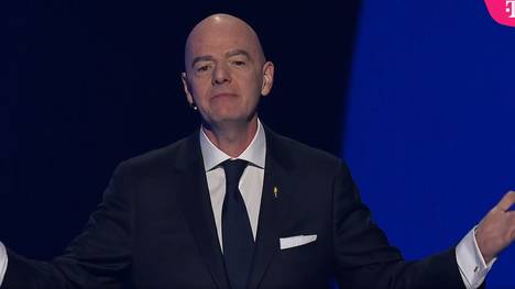 FIFA-Präsident Gianni Infantino richtet zur Eröffnung der WM-Auslosung emotionale Worte an die Fußballwelt.