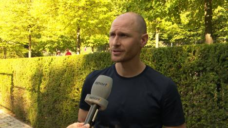 Benedikt Höwedes spricht über seine neue Rolle beim DFB-Team.