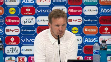 Auf der Pressekonferenz kurz vor dem Spiel gegen die Schweiz beschwert sich Bundestrainer Julian Nagelsmann über den Rasen in Frankfurt. 