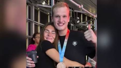 David Späth ist mit der deutschen U21-Nationalmannschaft Handball-Weltmeister geworden. Anschließend feierte er mit Topmodel Stefanie Giesinger.