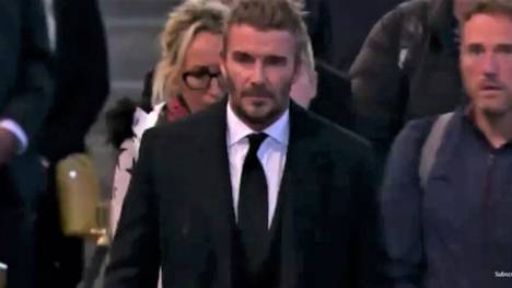 Mehr als zwölf Stunden stand der ehemalige Fußball-Star David Beckham in der Schlange vor der Westminster Hall, um Abschied von Queen Elizabeth zu nehmen. 
