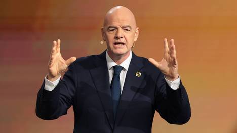 FIFA-Präsident Gianni Infantino hat Vergabe der WM-Endrunden 2030 und 2034 bekanntgegeben.