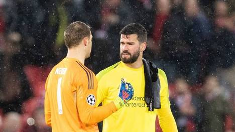 Keeper Alisson Becker hat Liverpool am Sonntag mit einem Last-Minute-Treffer den Sieg gegen West Bromwich Albion beschert. Manuel Neuer gratuliert dem Kollegen.