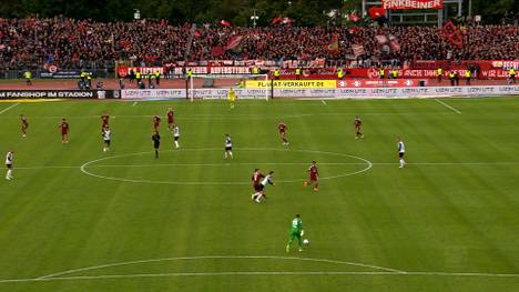 Nürnberg-Trainer Miroslav Klose ist nach dem Abpfiff der Partie in Ulm stinksauer auf seinen eigenen Spieler Stefanos Tzimas - und weist diesen lautstark zurecht. Die Szene hat eine Vorgeschichte.