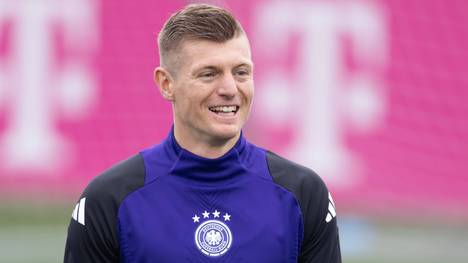 Die Rückkehr von Toni Kroos zur Nationalmannschaft zieht große Aufmerksamkeit auf sich. Er soll der Leader in einem jungen Team sein.